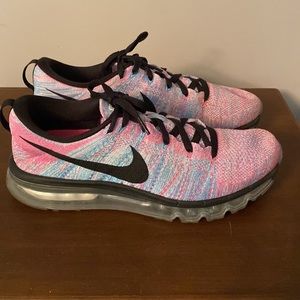 Nike women’s size 11 Flyknit Max